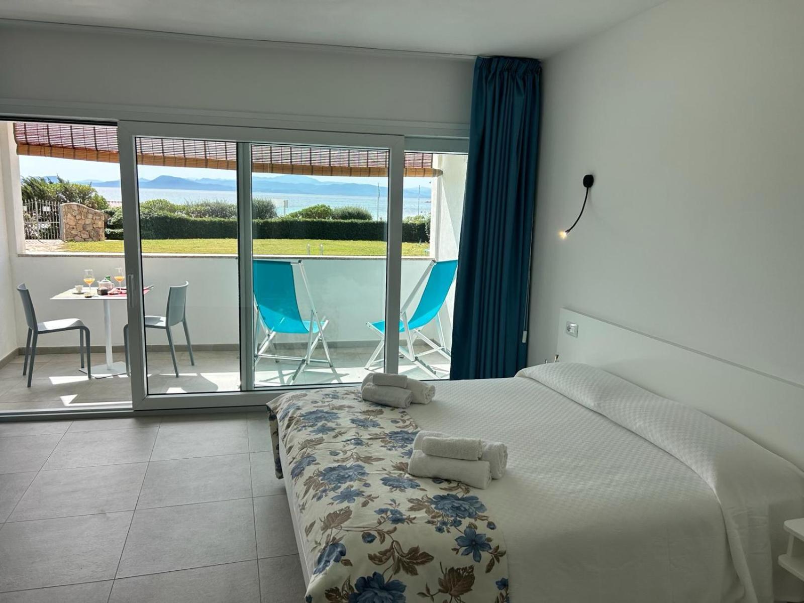 Rooms, Affittacamere Maksim Golfo Aranci Exterior photo