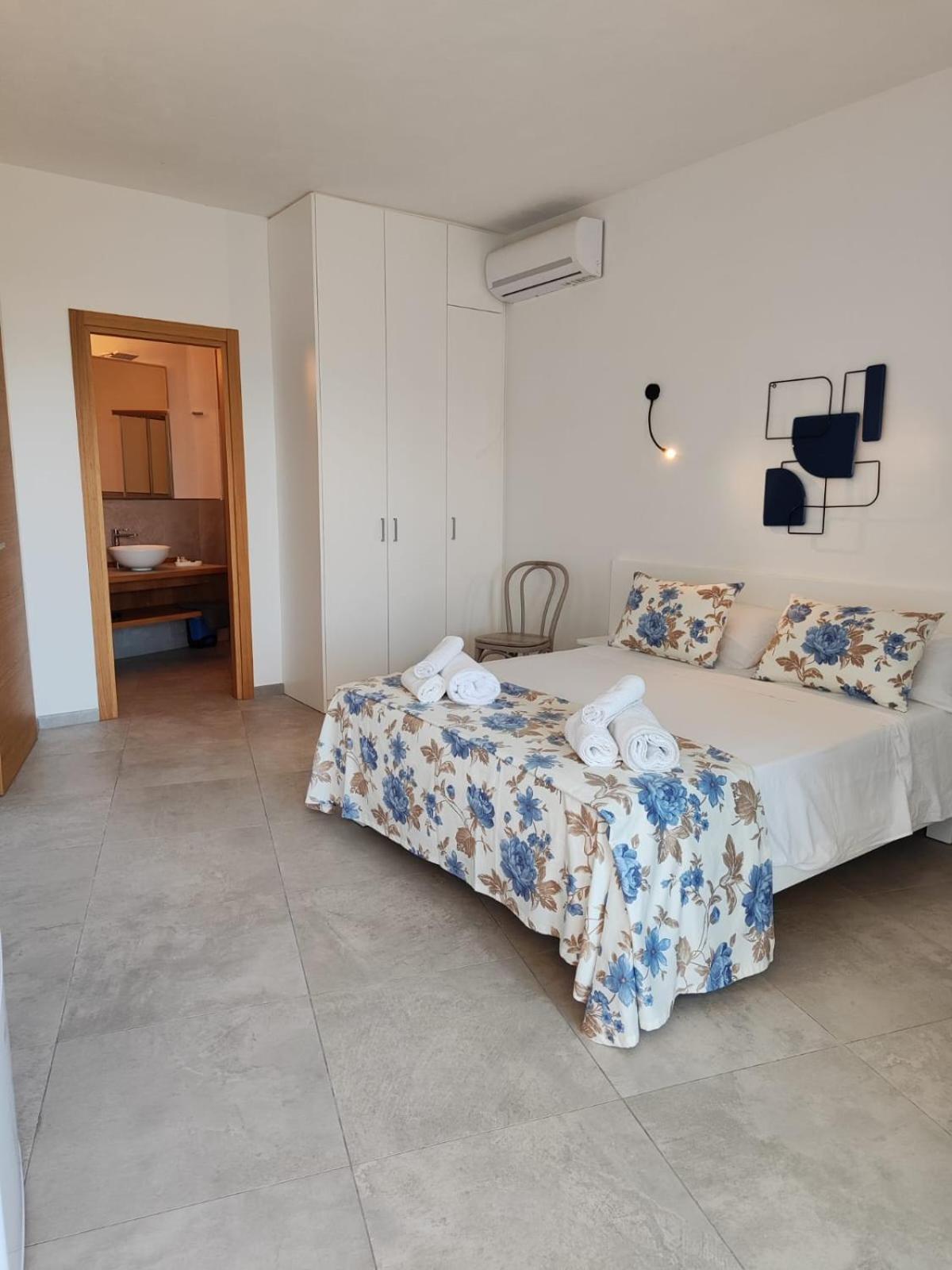 Rooms, Affittacamere Maksim Golfo Aranci Exterior photo
