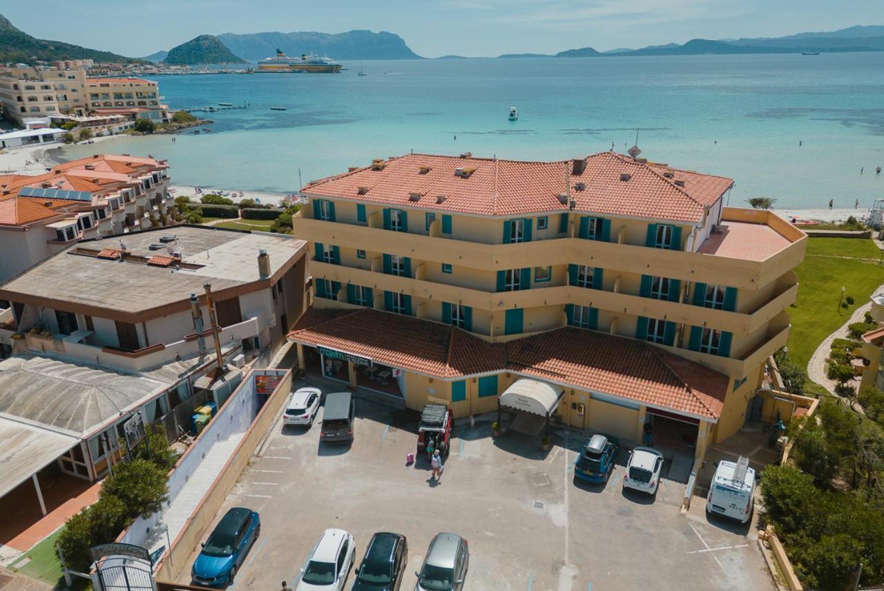 Rooms, Affittacamere Maksim Golfo Aranci Exterior photo